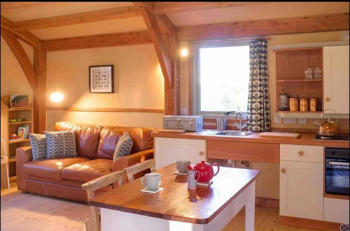 Daisy log cabin deck